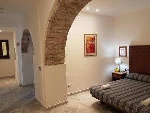 a bedroom with a bed and a brick wall at la maison de rêve in Camaiore
