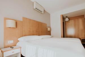 Postel nebo postele na pokoji v ubytování Hotel Isasa