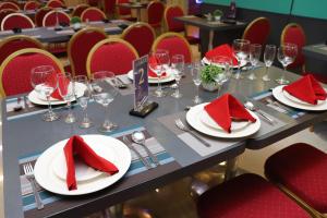 Luxsurにあるレストランまたは飲食店