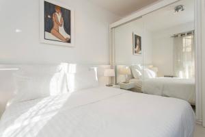 Krevet ili kreveti u jedinici u objektu GRAND HOTEL: New 2 BEDS/ 2 BATHS