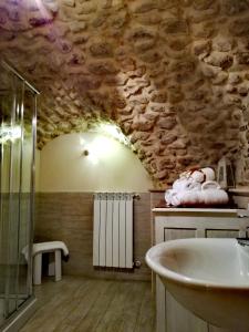 Kylpyhuone majoituspaikassa Dormire nel Borgo