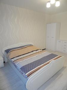 Cama o camas de una habitación en Ukrainska Apartment 7 fotos más