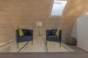 A seating area at LAMIA MATERA 11