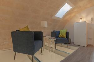 A seating area at LAMIA MATERA 11