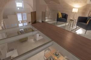 an overhead view of a living room and dining room at LAMIA MATERA 11 in Matera