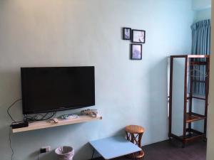 TV in/ali zabaviščno središče v nastanitvi Light Blue Hostel