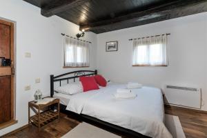 Säng eller sängar i ett rum på Holiday home Podgaj