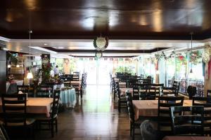 Ein Restaurant oder anderes Speiselokal in der Unterkunft La Quinta Gran Bahía, Cuastecomates - Todo Incluido 
