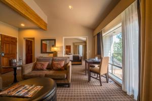 a living room filled with furniture and a window at Pine Ridge Inn in Bend