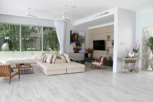 Posezení v ubytování Moonstone - Samui's Premier Private Villa