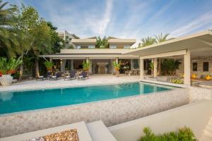 Bazén v ubytování Moonstone - Samui's Premier Private Villa nebo v jeho okolí