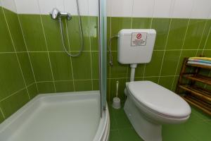 Ein Badezimmer in der Unterkunft Apartments Sunset Dolac