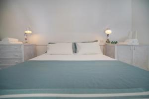 Posteľ alebo postele v izbe v ubytovaní Corricella Sea Window - Gioia Apartments