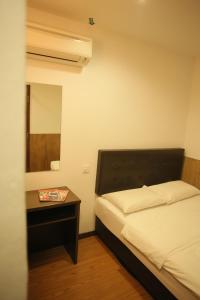 Katil atau katil-katil dalam bilik di N K Hotel