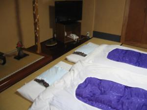 Postel nebo postele na pokoji v ubytování Maruka Ryokan + 37 fotografií