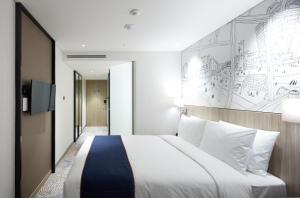 a hotel room with a large bed and a wall mural at Holiday Inn Express Seoul Hongdae, an IHG Hotel in Seoul