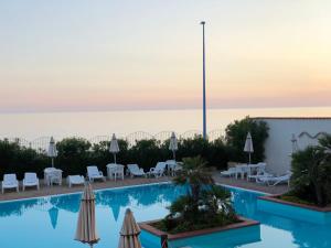 Bazén v ubytování Residence Hotel Antica Perla nebo v jeho okolí