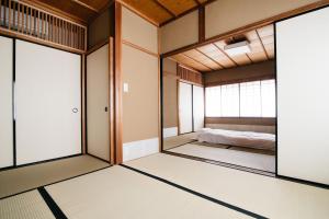 a room with glass doors and a bed in it at Ryu TABI-NE in Kanazawa