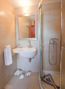 a bathroom with a sink and a shower at Villa Lindos in Líndos