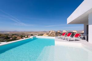 Villa con piscina y vistas en Stunning Villa Mistral Private pool en Busot