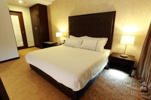 Katil atau katil-katil dalam bilik di Symphony Suites Hotel