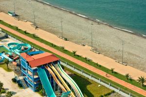 Bazén v ubytování Sky Inn Batumi nebo v jeho okolí