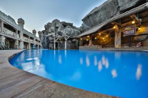 Bazén v ubytování Emirates Park Resort nebo v jeho okolí