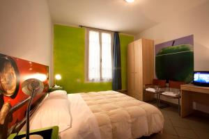 Televízia a/alebo spoločenská miestnosť v ubytovaní B&B Le Lupe