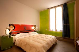 a bedroom with a bed and a dresser at B&B Le Lupe in Siena