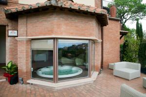 A garden outside AgriResort Spa Glamping Poggio Di Montedoro
