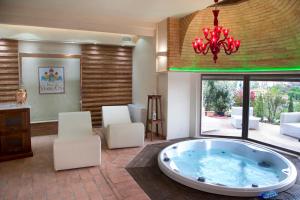 A seating area at AgriResort Spa Glamping Poggio Di Montedoro