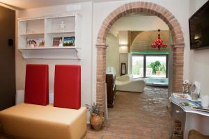 a living room with an archway with a couch and a bathroom at AgriResort Spa Glamping Poggio Di Montedoro in Montefiascone