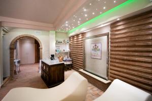 A seating area at AgriResort Spa Glamping Poggio Di Montedoro