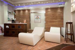 A seating area at AgriResort Spa Glamping Poggio Di Montedoro