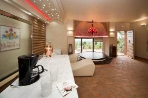 A seating area at AgriResort Spa Glamping Poggio Di Montedoro