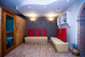 A seating area at AgriResort Spa Glamping Poggio Di Montedoro