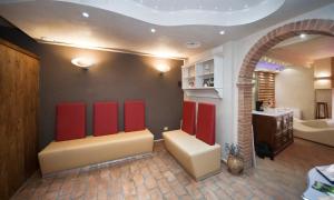 A seating area at AgriResort Spa Glamping Poggio Di Montedoro