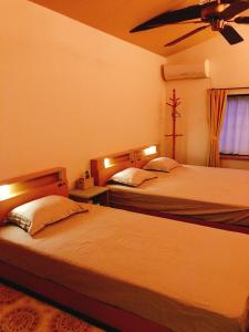 Voodi või voodid majutusasutuse HimawariRyokanひまわり旅館 toas