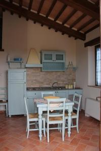 Nhà bếp/bếp nhỏ tại AgriResort Spa Glamping Poggio Di Montedoro