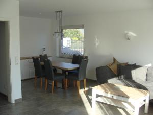 a living room with a table and a couch at Ferienhaus Landblick in Geldern
