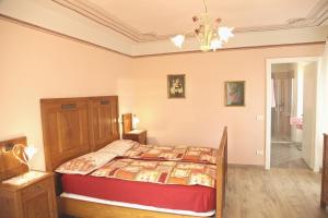 A bed or beds in a room at Villa Perla del Lago