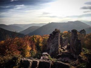 an overlook of the ruins of a stone building in the mountains at Meublés de Tourisme Heidelbeere in Dambach