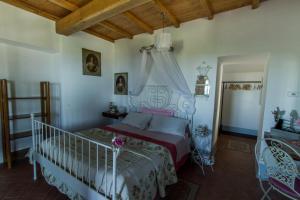 Postel nebo postele na pokoji v ubytování Agriturismo Specchio Del Lago