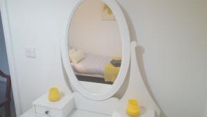 Una cama o camas en una habitación de Atrium apartments