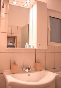 Vonios kambarys apgyvendinimo įstaigoje Athens Modern Minimalistic Sunny Studio With Balcony