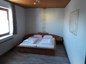 ビューズムにあるApartment Ahoiのベッドルーム1室(ベッド1台付)