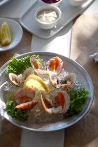 Comida no hotel ou em algum lugar perto