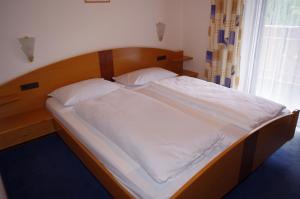 Postel nebo postele na pokoji v ubytování Hotel Montana