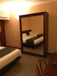 Voodi või voodid majutusasutuse Hôtel Vesuvio toas