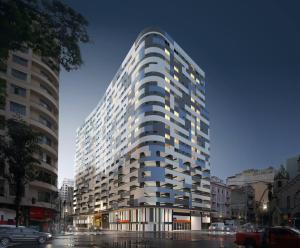 a tall building with windows on a city street at Apartamento no centro de São Paulo in Sao Paulo